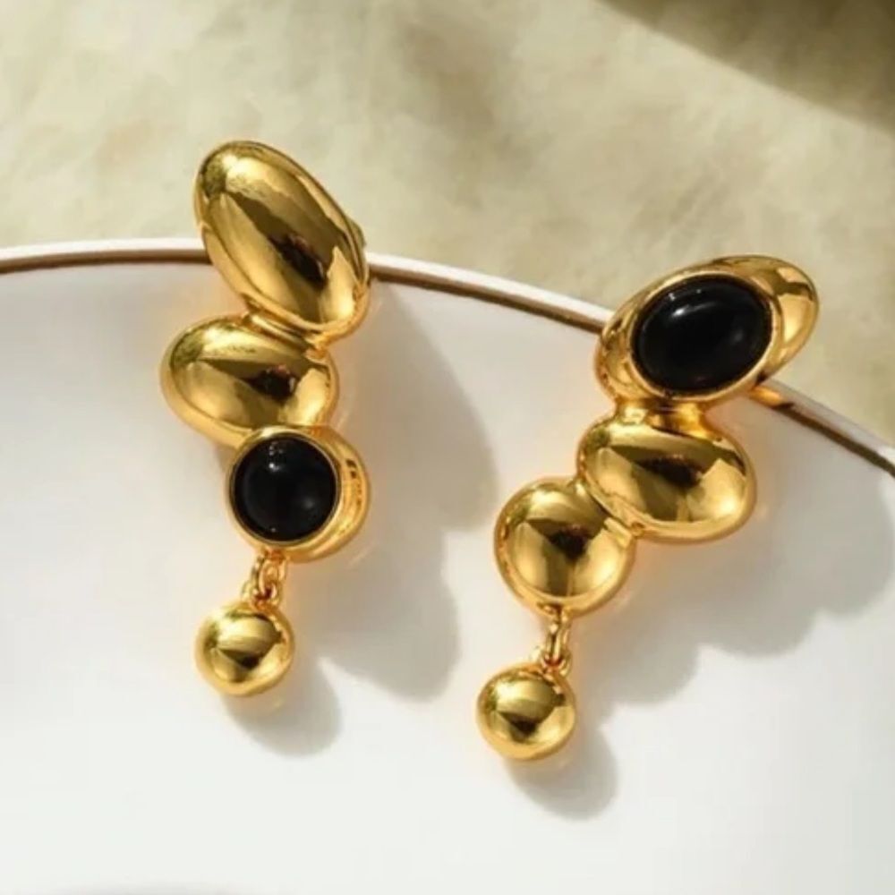 Elegant Gold and Black Earrings M490